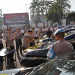 Suasana Apel Penyerahan Mobil dan Laptop di Lapangan A Mapolrestabes Surabaya, Kamis (16/5/2024). IM.com/Addy/