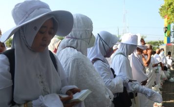 CJH mengikuti manasik haji di alun-alun Jombang. IM.com/Karimatul Maslahah/
