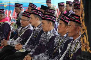 CJH asal Kabupaten Jombang sebelum diberangkatkan ke asrama haji Sukolilo Surabaya, Senin (27/5/2024). IM.com/Karimatul Maslahah/