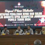 KPU Jombang saat menggelar rapat pleno terbuka, Kamis (2/5/2025). IM.com/Karimatul Maslahah/