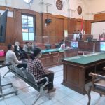 Dua terdakwa merupakan Anggota Polisi di Polresta Sidoarjo saat menjalani sidang di PN Surabaya. IM.com/Addy/