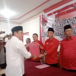 Mantan wakil Bupati Jombang, Sumrambah saat mendaftar di PDIP, Kamis (9/5/2024). IM.com/Karimatul Maslahah/