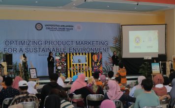 Mahasiswa Magister Menejemen Unair Promosikan Produk Siswa YPAC