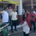 Pj Wali Kota Mojokerto M Ali Kuncoro (kiri) saat turun ke lapangan menindaklanjuti aduan masyarakat, Minggu (2/6/2024). IM.com/Prayogi Waluyo/