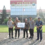 Penyerahan santunan dari Asabri di polres Mojokerto.