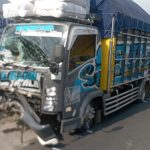 Polisi saat melakukan olah TKP di jalan raya Rejosari, Mojowarno, Jombang. IM.com/Karimatul Maslahah/