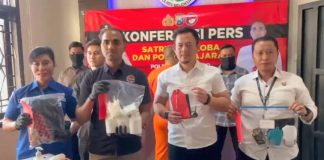 Kasatnarkoba Polres Mojokerto, AKP Dwi Gastimur Wanto didampingi Kasi Humas, Iptu Tri Hidayati saat press release, Rabu (5/6/2024). IM.com/Tyan/