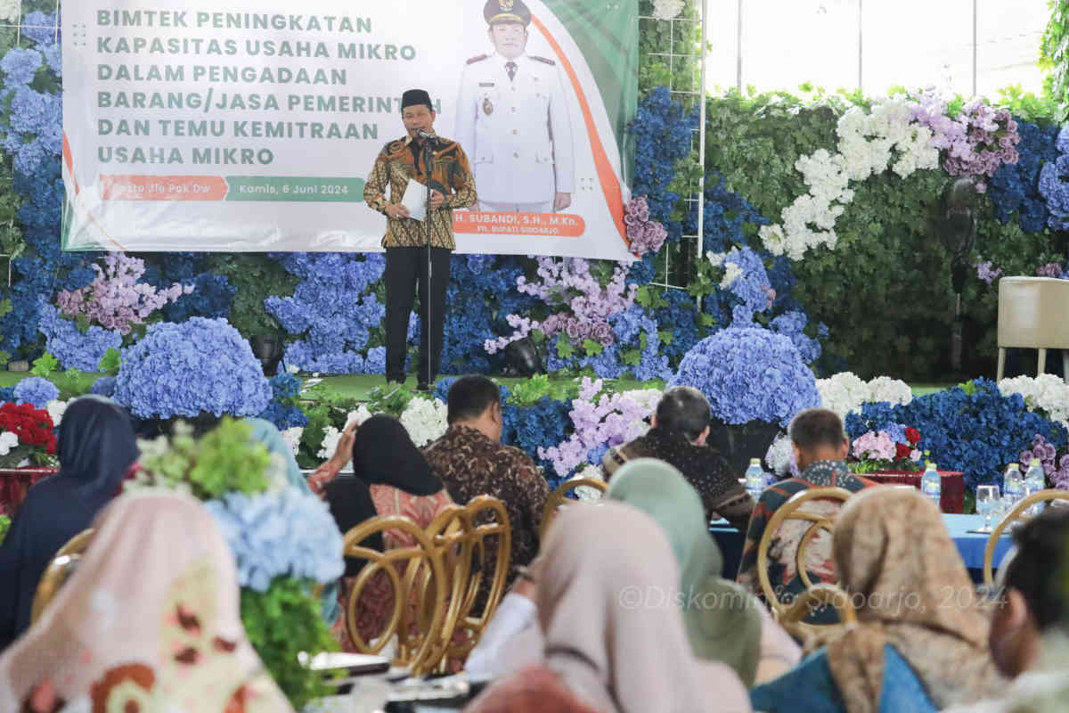 1000134812 Plt Bupati Sidoarjo Subandi saat melaunching kerjasama dan kemitraan antara pelaku usaha mikro, kecil dan menengah (UMKM) dan pengusaha, Kamis (6/6/2024).