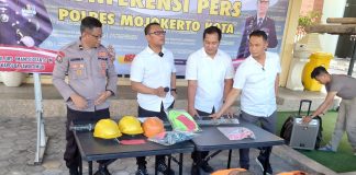 Empat orang komplotan pencurian kabel optik dibekuk Satreskrim Polresta Mojokerto. IM.com/Erik/