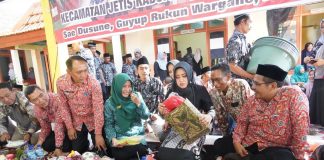 Bupati Mojokerto Ikfina Fahmawati menghadiri ruwah dusun Mojoroto, Desa Mojorejo, Kecamatan Jetis, pada Kamis (13/6/2024).