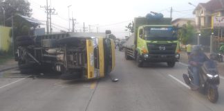 Salah satu kendaraan yang terlibat kecelakaan beruntun di by pass Mojokerto, Minggu (16/6/2024). IM.com/Tyan/