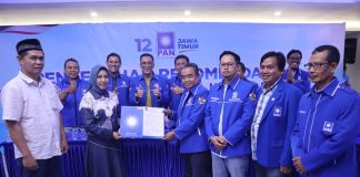 Surat rekomendasi Pilwali Kota Mojokerto 2024, diterima Ika Puspitasari di rumah PAN Jawa Timur.