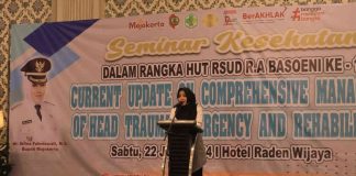 Bupati Mojokerto Ikfina Fahmawati memberikan sambutan saat peringatan HUT RSUD RA Basoeni.