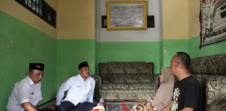 Perwakilan Kemenag Jombang berkunjung ke rumah duka jemaah haji yang meninggal. IM.com/Istimewa/