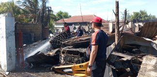 Kebakaran rumah dan gudang rongsokan di Dawarblandong, Kabupaten Mojokerto, Rabu (26/6/2024).