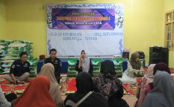 Bupati Ikfina Serahkan Bantuan Permakanan untuk 6 LKSA di Mojokerto Bupati Mojokerto Ikfina Fahmawati menyerahkan bantuan permakanan untuk anak asuh.