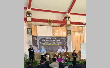 Bupati Ikfina Dukung Kelurahan Mojosari Sosialisasi Digital Marketing untuk Pengembangan UMKM Sosialisasi pengembangan UMKM di kelurahan Mojosari, Mojokerto.