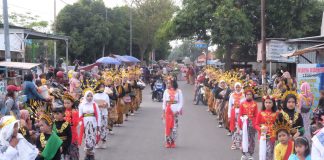 Kirab budaya di Desa Sentonorejo, Kabupaten Mojokerto, Sabtu (20/7/2024). IM.com/Erik/