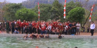 Kolam renang atas awan Desa Jembul, Kabupaten Mojokerto.