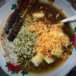 Sajian lontong Kupang di warung kaki lima Jombang. IM.com/Karimatul Maslahah/