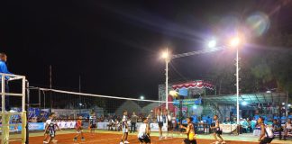 Turnamen bola voli WSI (Wisma Sooko Indah) I pelajar SMP 2024, yang diselenggarakan di lapangan Desa Sooko, Kabupaten Mojokerto, Sabtu (3/8/2024) malam. IM.com/Tyan/