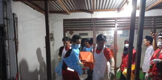 Evakuasi jenazah nenek Suwati di Dusun Unggahan, Desa Banjaragung, Kecamatan Puri, Kabupaten Mojokerto, Kamis (8/8/2024). IM.com/Tyan/