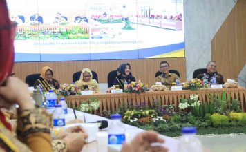 Bupati Ikfina saat menghadiri simposium 'Gerakan Transisi PAUD ke SD yang Menyenangkan' di Kantor Dinas Pendidikan, Mojokerto, Sabtu (10/8/2024).