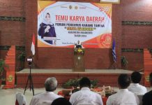 Bupati Mojokerto, Ikfina Fahmawati saat membuka acara Temu Karya Daerah Forum Pengurus Karang Taruna (FPKT) Surya Majapahit, Rabu (21/2024).