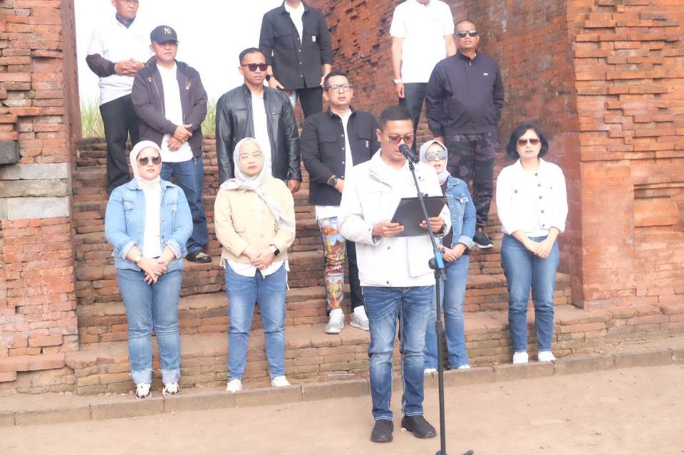 Pembacaan sumpah amukti bervespa di Candi Wringin Lawang Mojokerto. IM.com/Erix/