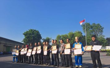 HUT ke 79 RI, 761 Pekerja PT Tjiwi Kimia Terima Penghargaan Pengabdian dan Pekerja Terbaik
