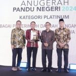 Sekda Kota Mojokerto Gaguk Tri Prasetyo mewakili Pj Wali Kota Mojokerto, M Ali Kuncoro menerima penghargaan APG 2024.