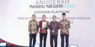 Sekda Kota Mojokerto Gaguk Tri Prasetyo mewakili Pj Wali Kota Mojokerto, M Ali Kuncoro menerima penghargaan APG 2024.