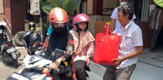 Bantuan sembako dan alat jalan ke penyandang disabilitas kurang mampu di Kota Mojokerto, Rabu (11/9/2024).