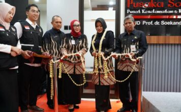 Harapan Bupati Ikfina usai Resmikan Layanan Pusaka RSUD Prof Dr Soekandar Mojokerto Bupati Mojokerto Ikfina Fahmawati (kedua kanan) saat meresmikan layanan Pusaka.
