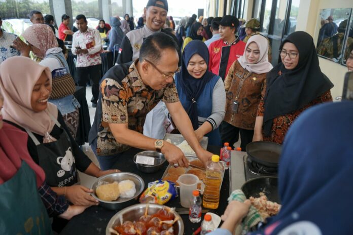 Pelatihan pengolahan ikan.