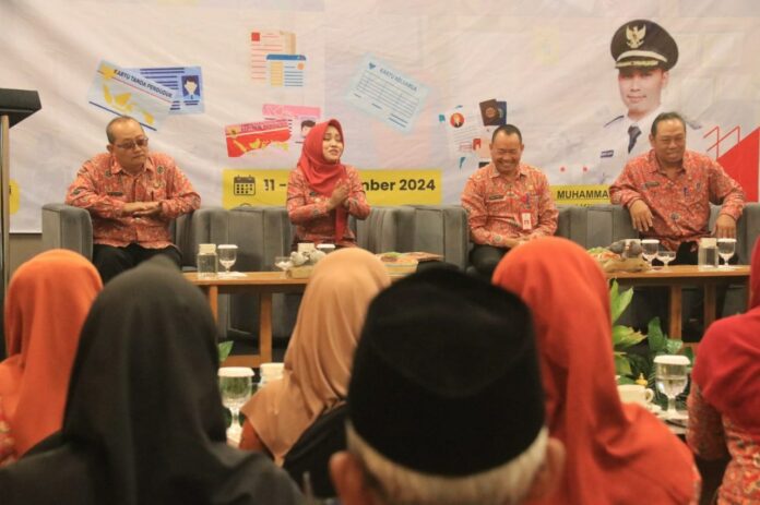 Rapat Koordinasi dan Sosialisasi bertajuk 'Inovasi Pelayanan Dokumen Kependudukan'.