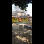 Rumah di Tempuran, Kabupaten Mojokerto, terbakar (15/9/2024).