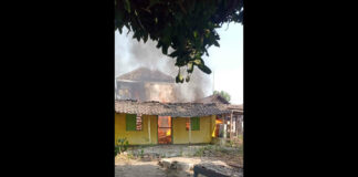 Rumah di Tempuran, Kabupaten Mojokerto, terbakar (15/9/2024).