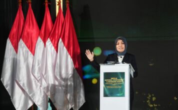 Direktur Strategi dan Pengembangan Bisnis PGN Rosa Permata Sari saat paparan dalam REPNAS National Conference di Auditorium Bank Mega, Senin (14/10).