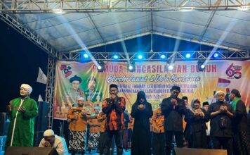 Demi Pilkada Damai, Ikfina-Gus Dulloh Ikut Sholawatan dan Doa Bersama Ribuan Masyarakat di Mojosari