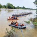 Upaya pencarian warga Ngoro Kabupaten Mojokerto yang terseret arus dan tenggelam, Kamis (21/11/2024).