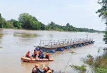 Upaya pencarian warga Ngoro Kabupaten Mojokerto yang terseret arus dan tenggelam, Kamis (21/11/2024).