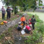 Jasad tubuh korban saat dievakuasi dari aliran sungai Dam Poh Gureh