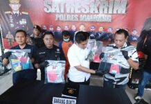 Kasatreskrim Polres Jombang AKP Margono (tengah) saat rilis tersangka pembunuhan balita, Jumat (13/12/2024).