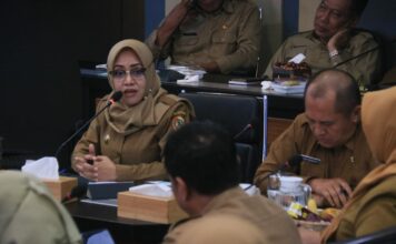 Akhir Tahun, Bupati Mojokerto: Kolaborasi dan Sinergi Jadi Kunci Pengendalian Inflasi Bupati Mojokerto Ikfina Fahmawati memimpin rapat pengendalian Inflasi jelang akhir tahun.