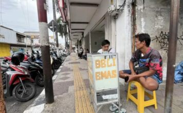Keluh Kesah Pelaku Usaha Jual Beli Emas Emperan di Mojokerto, Pernah Rugi Belasan Juta Rupiah di Tengah Penghasilan Tidak Pasti