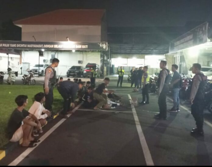 Para pemuda terlibat tawuran diamankan di Mapolresta Mojokerto