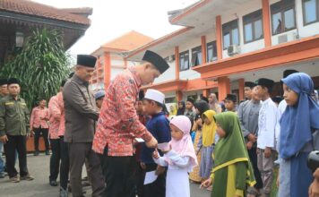 Ini Tahap Awal Bupati Al Barra Salurkan Zakat Fitrah ke 205 Anak Yatim