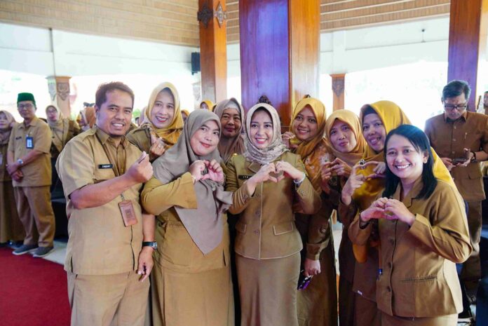 Wali Kota Mojokerto, Ika Puspitasari. Sabha Kridatama Rumah Rakyat Kota Mojokerto, Senin (5/5/2025).