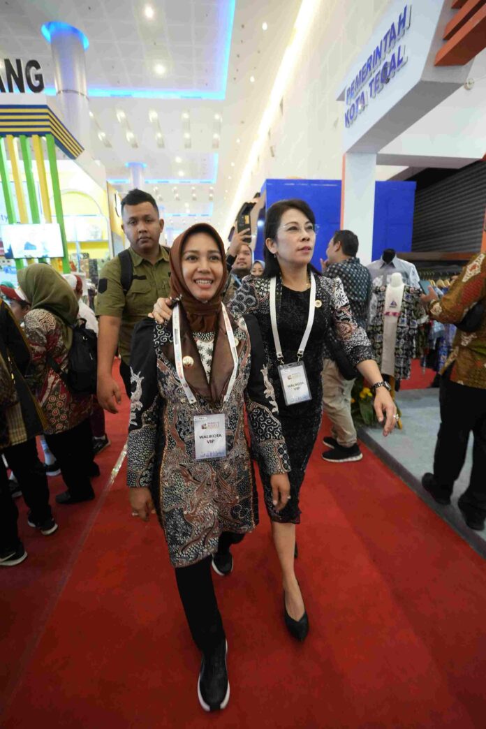 Wali Kota Mojokerto Ika Puspitasari hadir di Indonesia City Expo (ICE) APEKSI 2025 yang digelar di Grand City Convex Surabaya